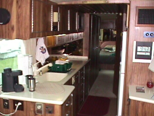 kitch1.jpg (21332 bytes)