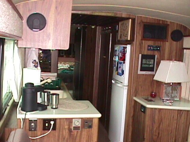 kitch2.jpg (23860 bytes)